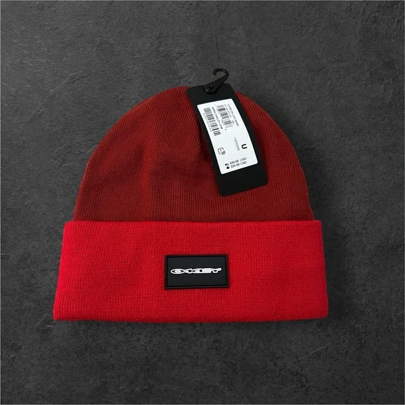 NWT Oakley Performance Fit Men’s Stretch Logo Beanie! - Picture 1 of 5